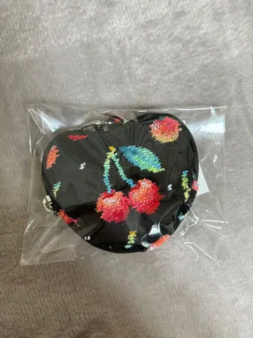 [ 미사용 새상품 ] 러브리 바이 페이러 체리 도트 하트형 파우치