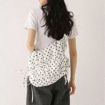 도트 무늬 프릴 리본 숄더백