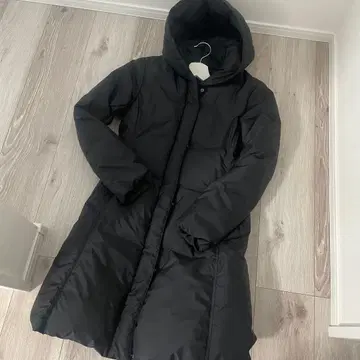 유니클로 다운 자켓 롱 S 사이즈 블랙