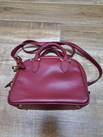 버건디 가죽 숄더백