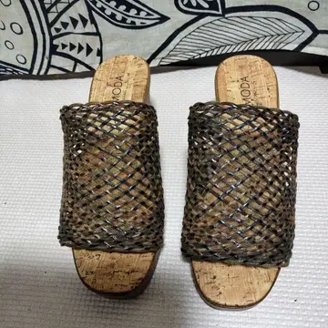 메쉬 힐 샌들 브라운 계열