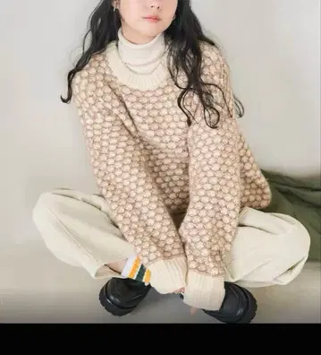 베이지 뜨개질 무늬 니트 스웨터 긴팔