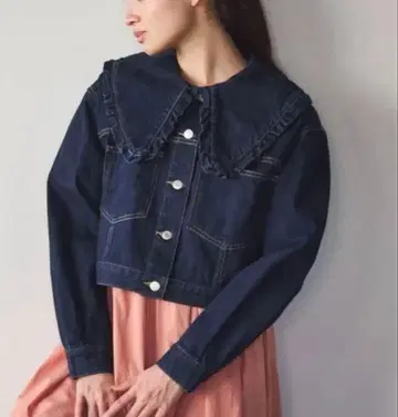 프릴 달린 옷깃 다크 블루 데님 자켓