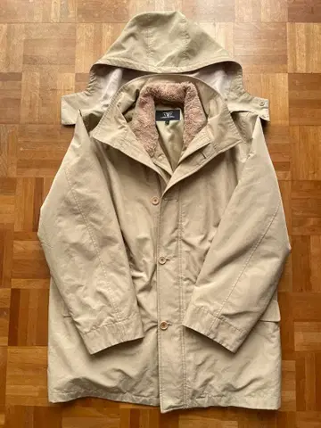 후드 부착 베이지 자켓 PLAY BOY