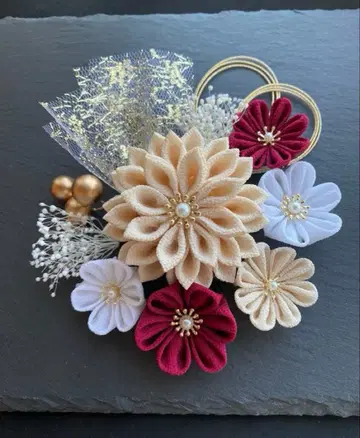 No.26 츠마미자이쿠 머리 장식 화이트 베이지 진홍색