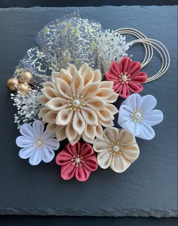 No.27 츠마미자이쿠 머리 장식 화이트 베이지 핑크