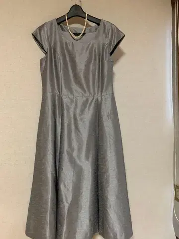 LAURA ASHLEY 실버 플레어 드레스