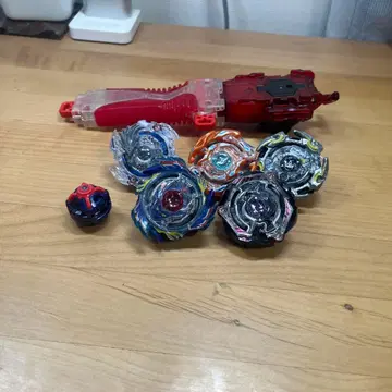 베이블레이드 세트 5개와 발사기