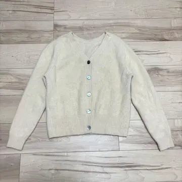 LILLY LYNQUE 릴리린 V 니트 가디건 쉘 버튼