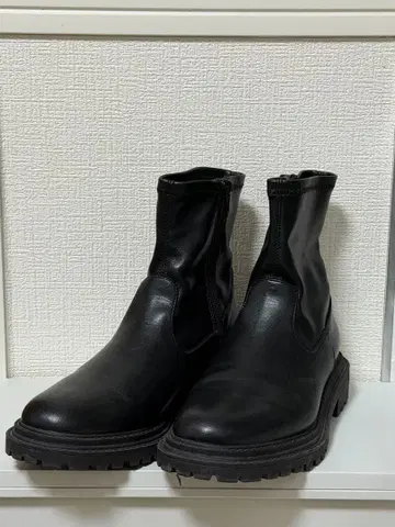 GU 블랙 가죽 사이드 고어 부츠