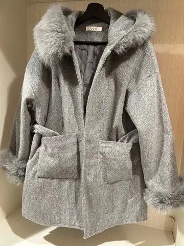 후드 부착 코트 퍼 부착