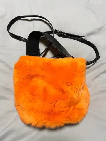 UNITED ARROWS 오렌지 퍼 숄더백