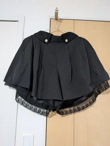 레이스 달린 블랙 숏 스커트