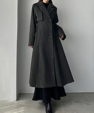 Louere / 허리 쉐이프 플레어 체스터 코트
