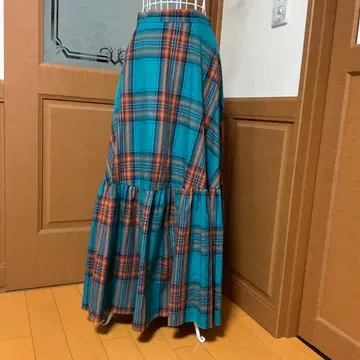 스콧 클럽 페넬 파랑과 오렌지 체크 무늬 플레어 스커트