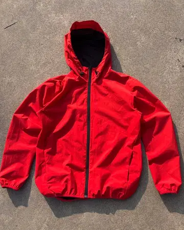 90년대풍 테크 계열 레드 윈드브레이커 라이트 자켓