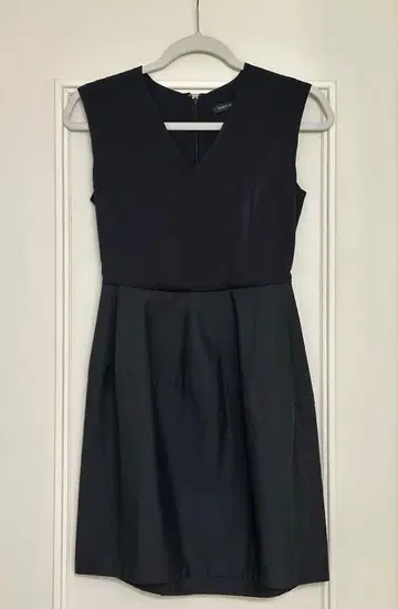 새상품급 YOKO CHAN 슬리브리스 미니 원피스 블랙 사이즈 36