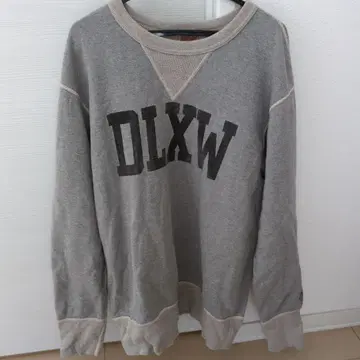 새상품급 디럭스웨어 맨투맨