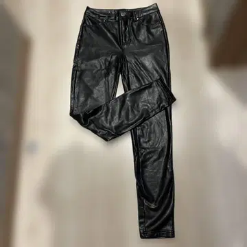 CALZEDONIA 칼츠도니아 블랙 가죽 스트레치 팬츠