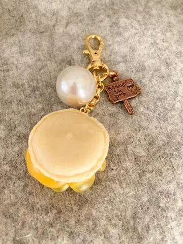 Q-pot. 푸/허니 마카롱 백참