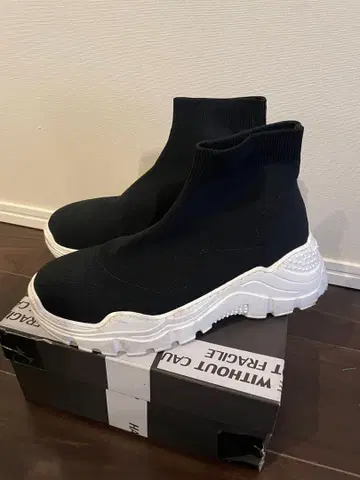 PIERRE DARRE 블랙 니트 하이컷 부츠