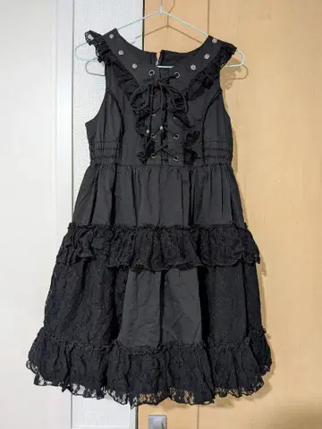 레이스 달린 프릴 블랙 원피스