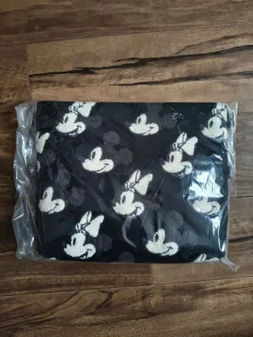 Accommode x BEAMS 콜라보 백