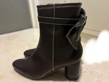 다크 브라운 가죽 리본 포함 부츠