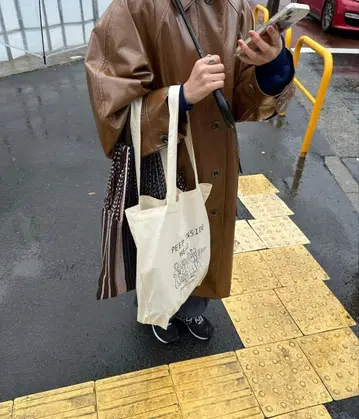 meson special 비건 레더 에나멜 스텐카라 코트