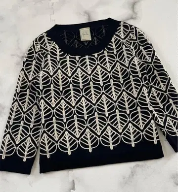 [시빌라] 리프 자수의 울 캐시미어 니트 일본제