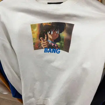 애니메이션 프린트 화이트 맨투맨