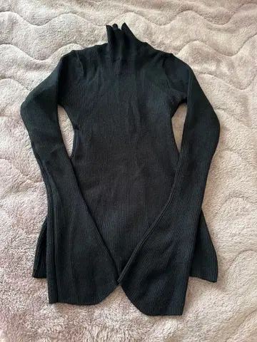 블랙 터틀넥 스웨터 S 사이즈