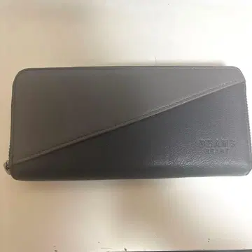 BEAMS 그레이 장지갑 사선 디자인