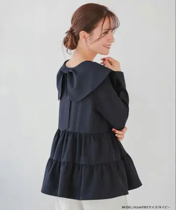 핏모어 fitmore 백리본 칼라 펄 버튼 페플럼 블라우스