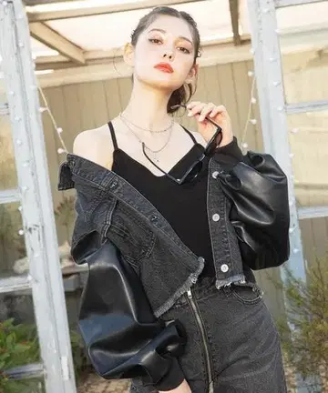 SPIRALGIRL 인조 가죽 컷 아웃 데님 블루종 블랙 F