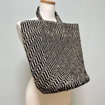 헤링본 패턴 바스켓백 토트백
