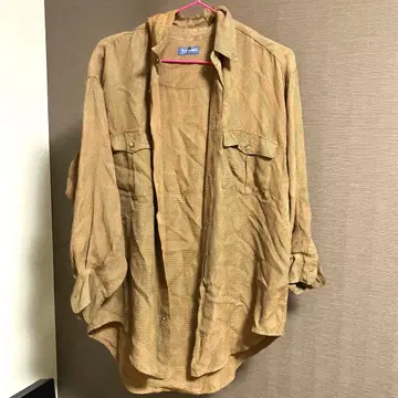 TETE HOMME 브라운 셔츠 소매 길이 가공했습니다.