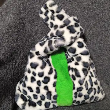 미사용 새상품 문배트 레오파드 무늬 퍼 토트백