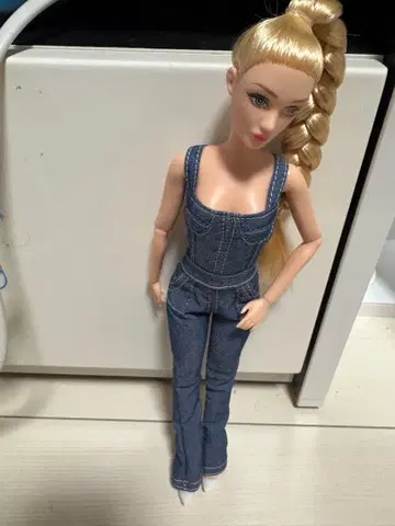 루시 바비 인형