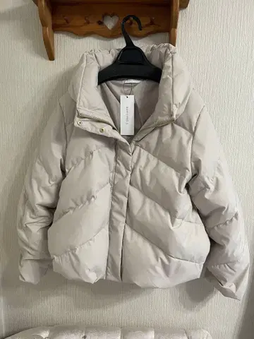 BABYLONE.S 스트레치 캐시미어 넥 다운 숏 기장 그레이지