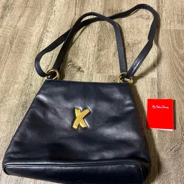 블랙 토트백 골드 컬러 로고 포함