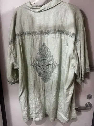 얇은 그린 색상의 자수 장식 오버사이즈 셔츠