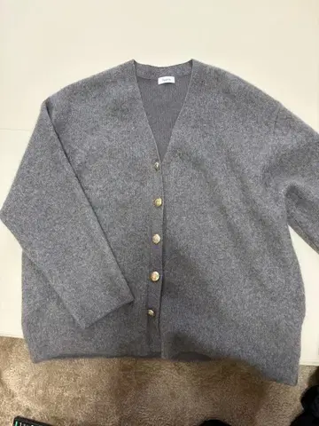 apart by lowrys 라쿤 네이비 V넥 가디건 그레이