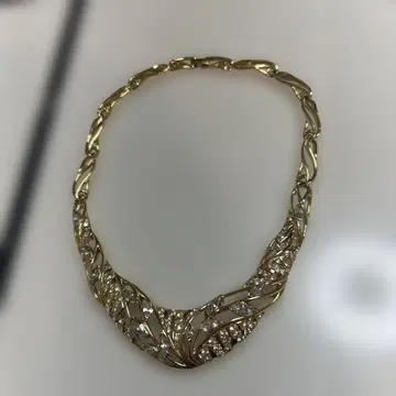 트리파리 목걸이 트리파리 중후한 느낌의 골드톤 목걸이