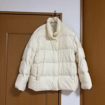 유니클로 아이보리 다운 자켓 스탠드 카라