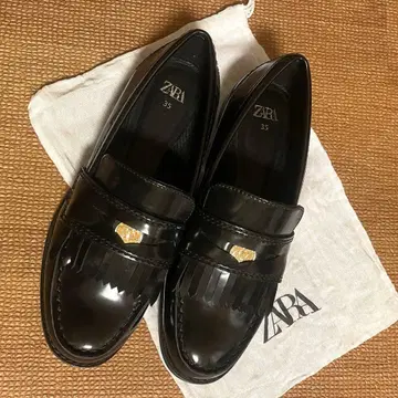 ZARA 에나멜 로퍼