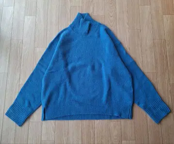 UNIQLO 하이넥 니트