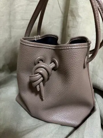 vasic 가죽 복조리형 핸드백 바식