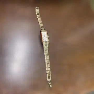 골드 직사각형 손목시계