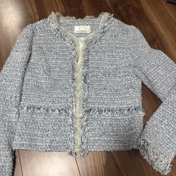 엠프리미어 블랙 트위드 자켓 2회 착용 블루 계열